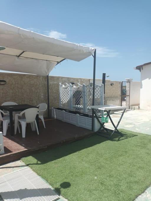 Appartamento Con Giardino A 3 Metri Dalla Spiaggia Taranto Exterior photo